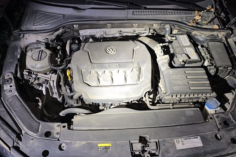 Used Volkswagen Passat 2019 330TSI Luxury Edition China VI Standard Engine Bay