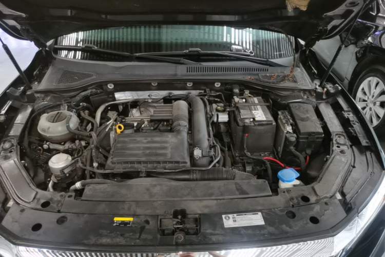 Used Volkswagen Passat 2019 280TSI Business Edition China VI Engine Bay
