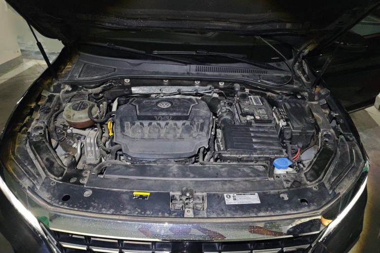 Used Volkswagen Passat 2019 330TSI Luxury Edition China VI Standard Engine Bay
