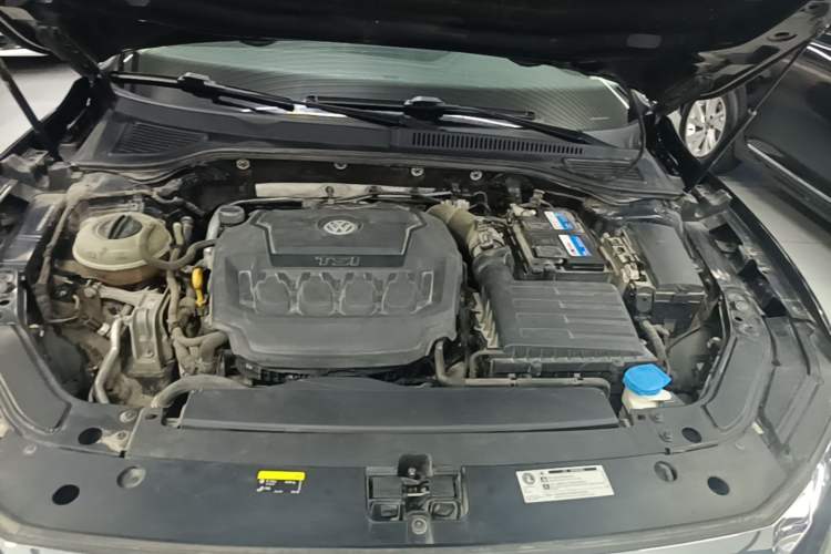 Used Volkswagen Passat 2019 330TSI Elite Edition China VI Engine Bay