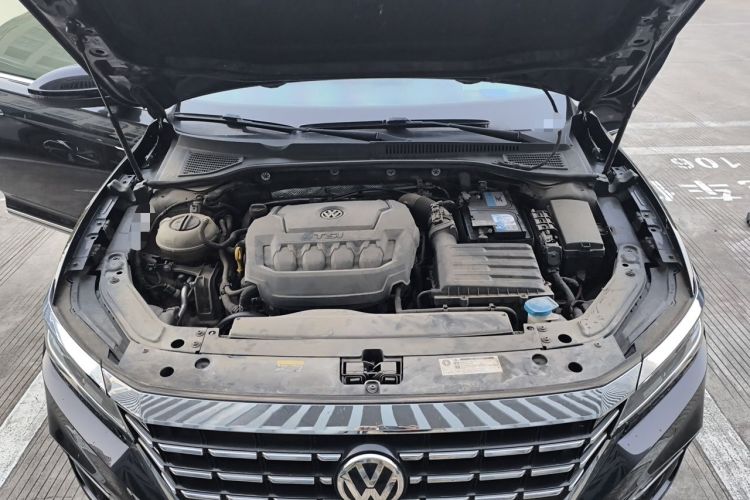 Used Volkswagen Passat 2019 330TSI Luxury Edition China VI Standard Engine Bay