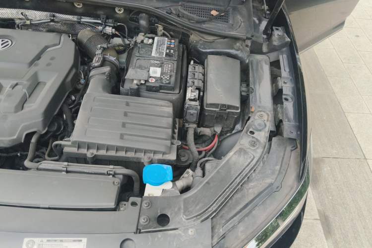 Used Volkswagen Passat 2019 330TSI Luxury Edition China VI Standard Engine Bay Left