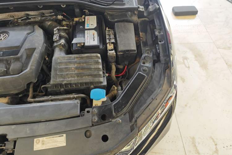 Used Volkswagen Passat 2019 330TSI Luxury Edition China VI Standard Engine Bay Left
