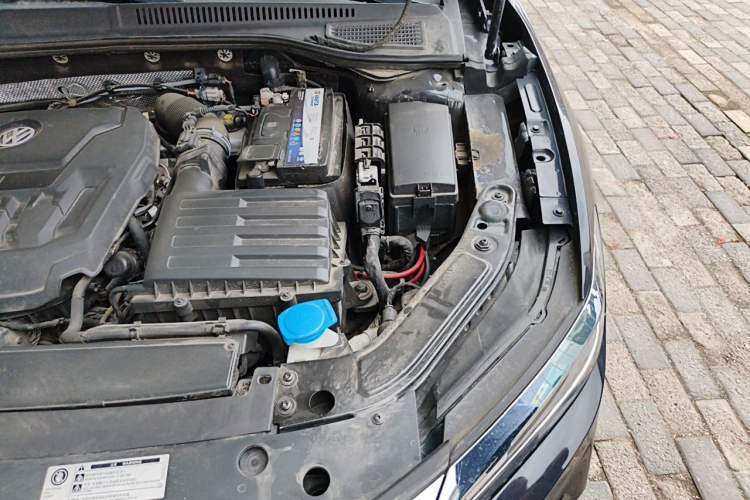 Used Volkswagen Passat 2019 330TSI Luxury Edition China VI Standard Engine Bay Left