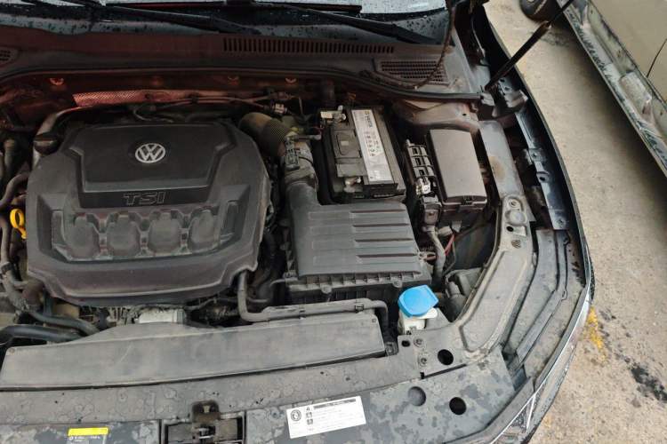 Used Volkswagen Passat 2019 330TSI Luxury Edition China VI Standard Engine Bay Left