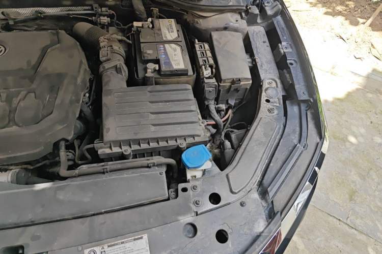 Used Volkswagen Passat 2019 330TSI Luxury Edition China VI Standard Engine Bay Left