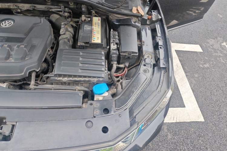 Used Volkswagen Passat 2019 330TSI Luxury Edition China VI Standard Engine Bay Left