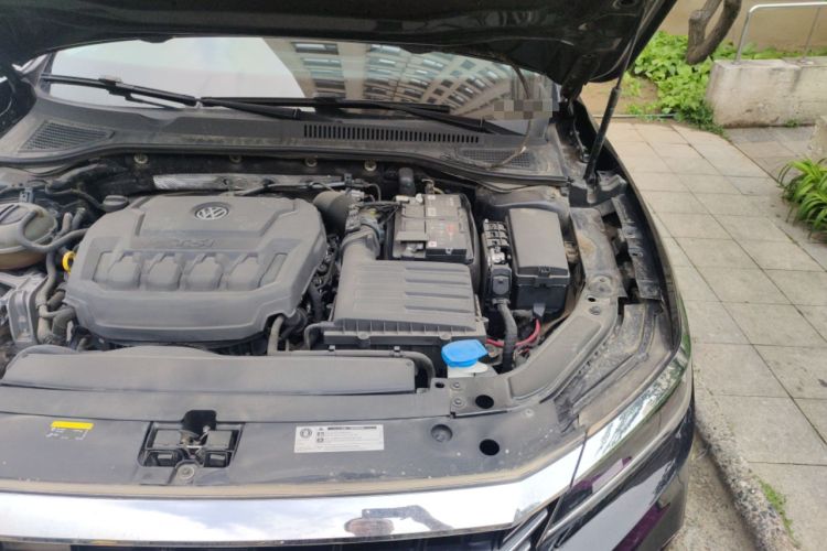 Used Volkswagen Passat 2019 330TSI Luxury Edition China VI Standard Engine Bay Left