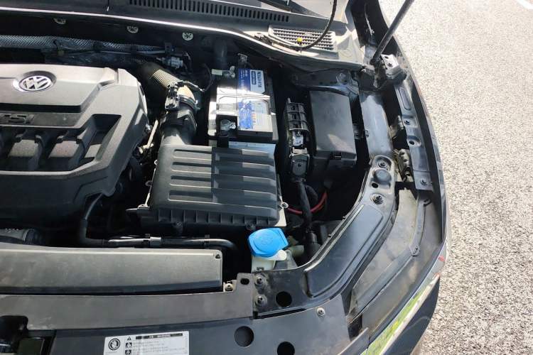 Used Volkswagen Passat 2019 330TSI Luxury Edition China VI Standard Engine Bay Left