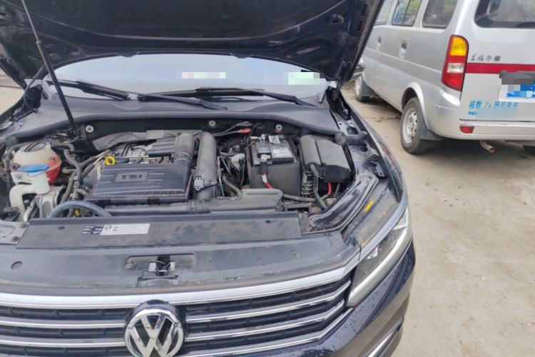 Used Volkswagen Passat  Engine Bay Left