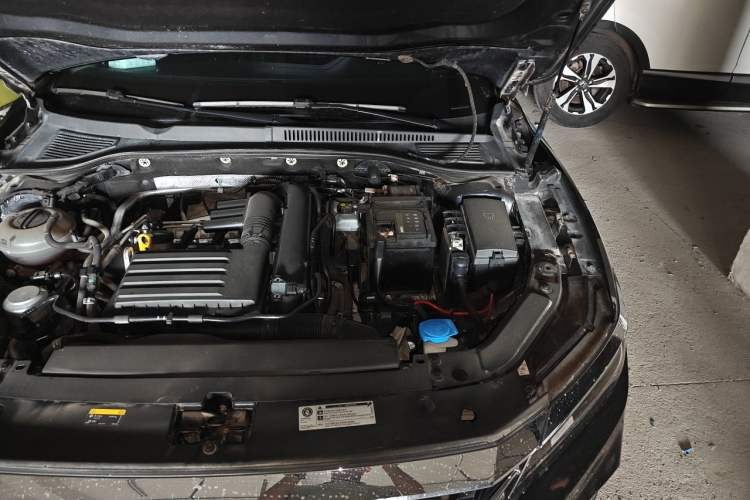 Used Volkswagen Passat 2019 280TSI Business Edition China VI Engine Bay Left