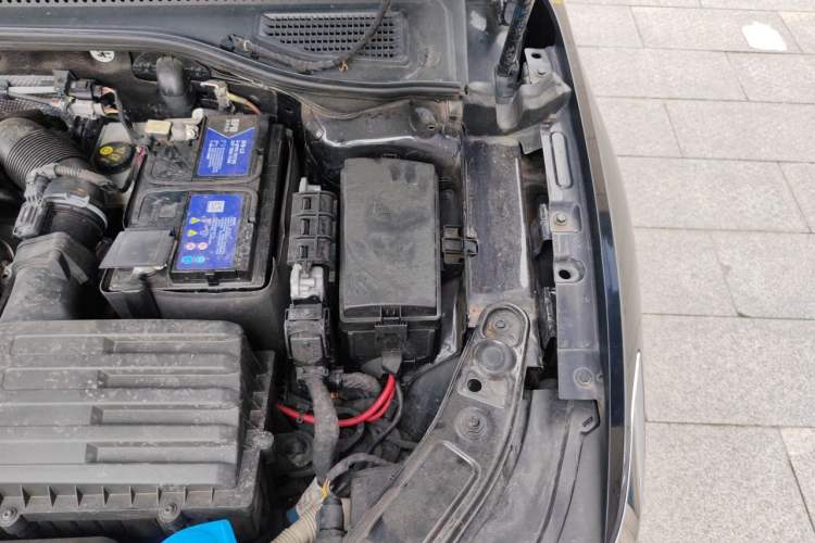 Used Volkswagen Passat 2019 330TSI Luxury Edition China VI Standard Engine Bay Left