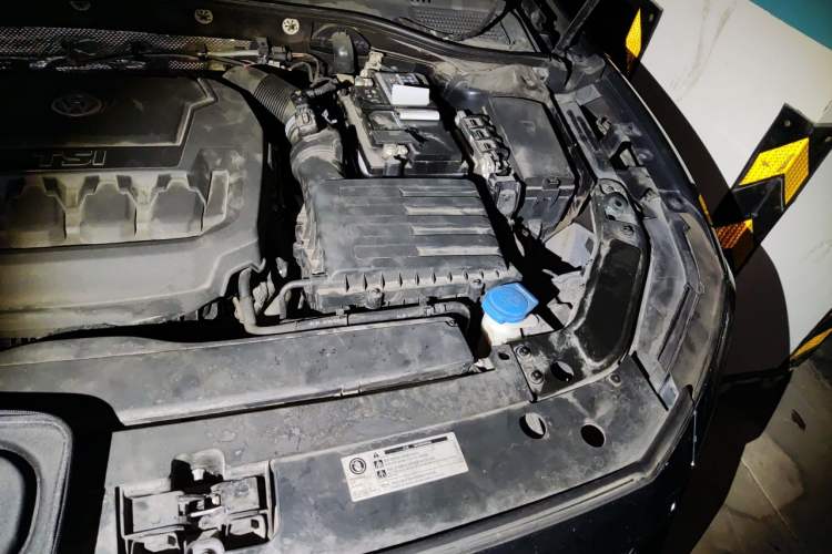 Used Volkswagen Passat 2019 330TSI Luxury Edition China VI Standard Engine Bay Left