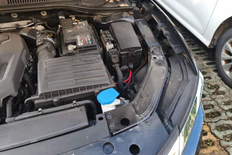 Used Volkswagen Passat 2019 330TSI Luxury Edition China VI Standard Engine Bay Left
