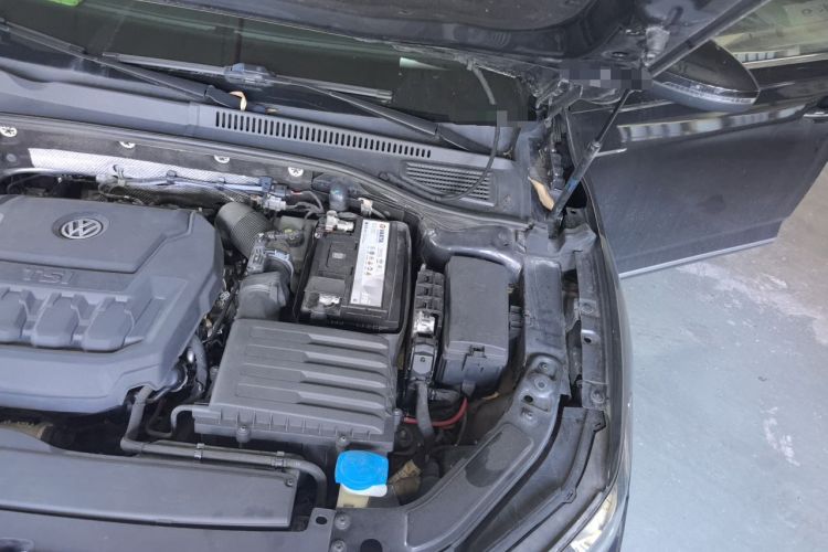 Used Volkswagen Passat 2019 330TSI Luxury Edition China VI Standard Engine Bay Left