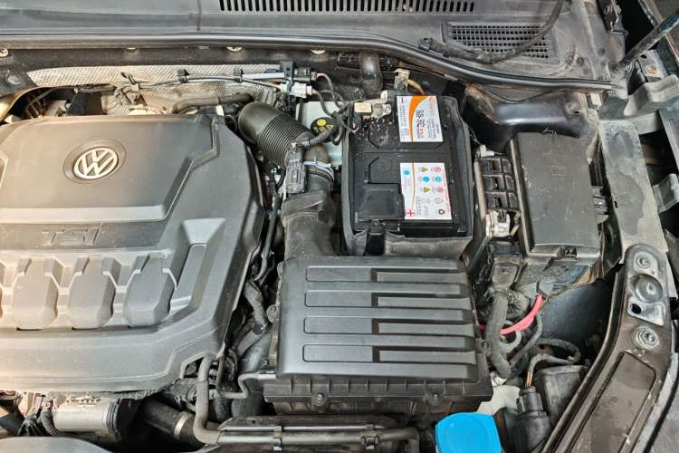 Used Volkswagen Passat 2019 330TSI Luxury Edition China VI Standard Engine Bay Left