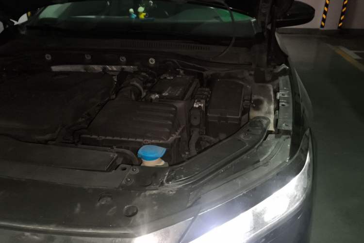 Used Volkswagen Passat 2019 330TSI Luxury Edition China VI Standard Engine Bay Left