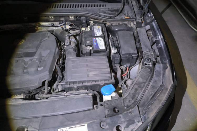 Used Volkswagen Passat 2019 330TSI Luxury Edition China VI Standard Engine Bay Left
