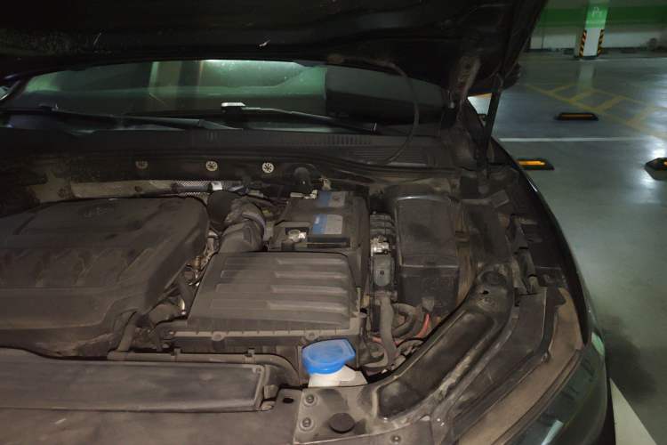Used Volkswagen Passat 2019 330TSI Luxury Edition China VI Standard Engine Bay Left