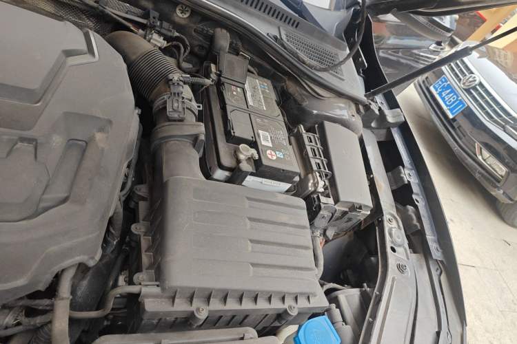 Used Volkswagen Passat 2019 330TSI Luxury Edition China VI Standard Engine Bay Left