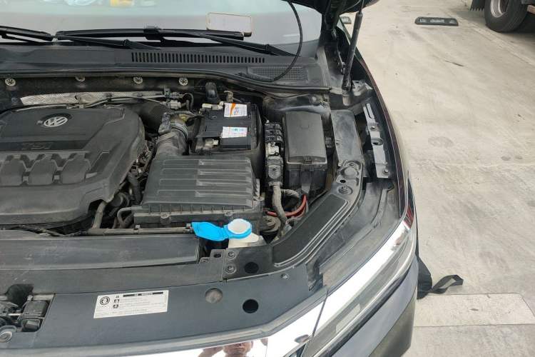 Used Volkswagen Passat 2019 330TSI Luxury Edition China VI Standard Engine Bay Left