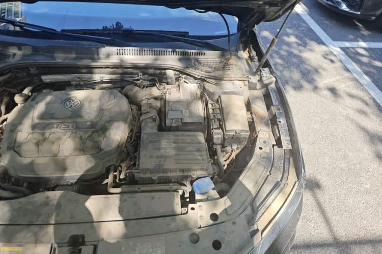 Used Volkswagen Passat 2019 330TSI Elite Edition China VI Engine Bay Left