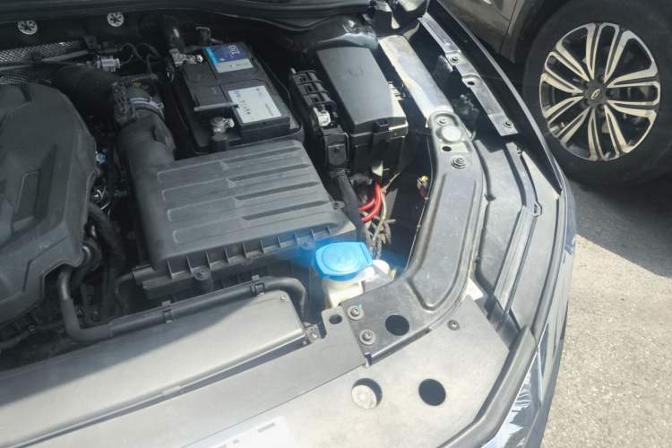 Used Volkswagen Passat 2019 330TSI Elite Edition China VI Engine Bay Left