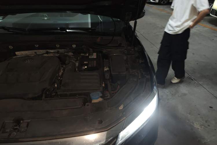 Used Volkswagen Passat 2019 330TSI Elite Edition China VI Engine Bay Left