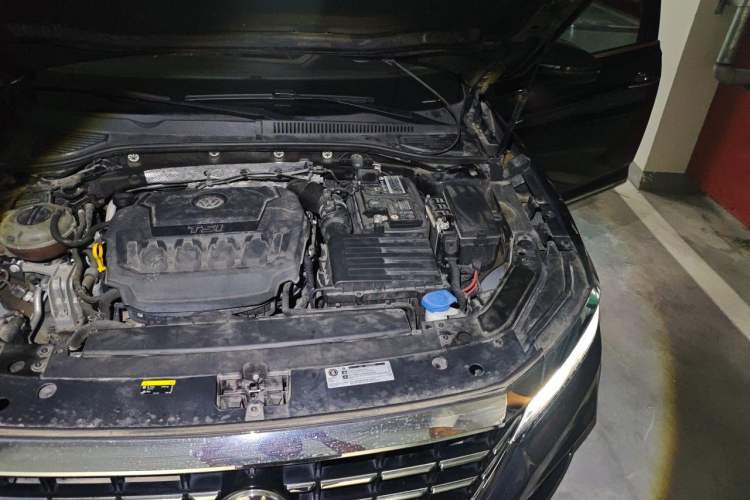 Used Volkswagen Passat 2019 330TSI Luxury Edition China VI Standard Engine Bay Left