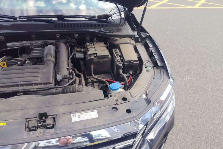 Used Volkswagen Passat 2019 280TSI Business Edition China VI Engine Bay Left