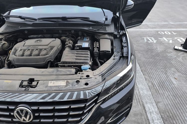 Used Volkswagen Passat 2019 330TSI Luxury Edition China VI Standard Engine Bay Left