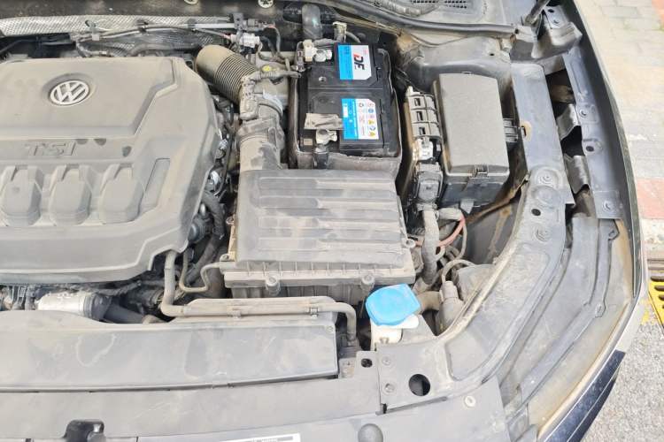 Used Volkswagen Passat 2019 330TSI Luxury Edition China VI Standard Engine Bay Left