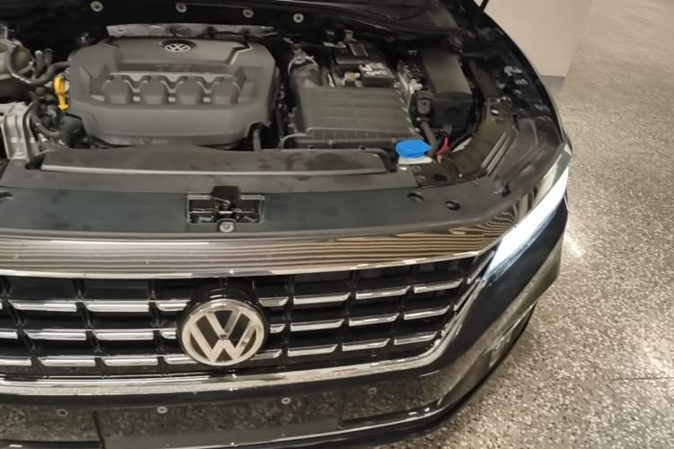 Used Volkswagen Passat 2019 330TSI Luxury Edition China VI Standard Engine Bay Left