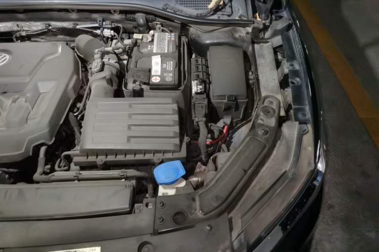 Used Volkswagen Passat 2019 330TSI Luxury Edition China VI Standard Engine Bay Left
