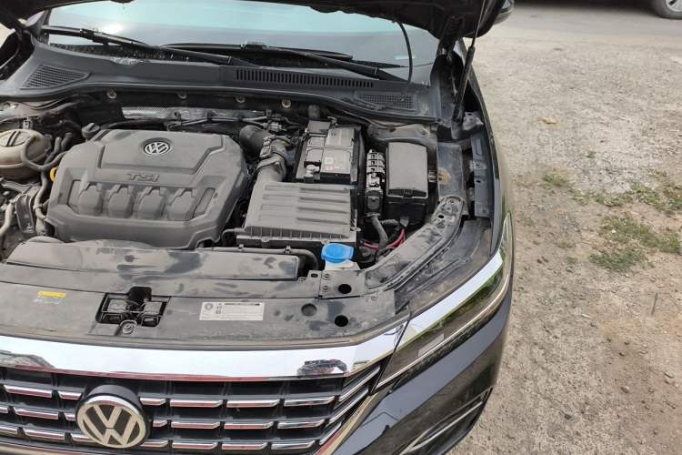 Used Volkswagen Passat 2019 330TSI Luxury Edition China VI Standard Engine Bay Left