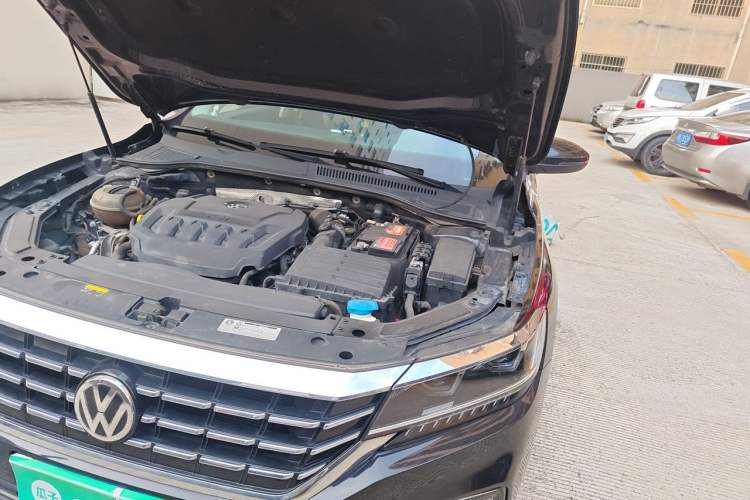 Used Volkswagen Passat 2019 330TSI Luxury Edition China VI Standard Engine Bay Left