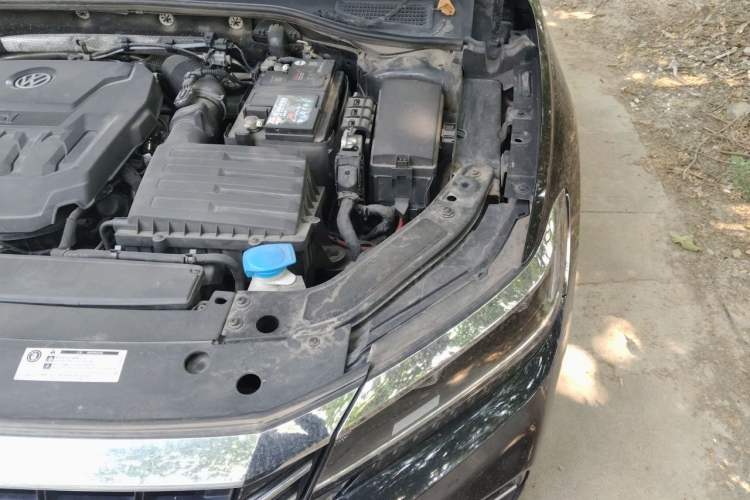 Used Volkswagen Passat 2019 330TSI Luxury Edition China VI Standard Engine Bay Left