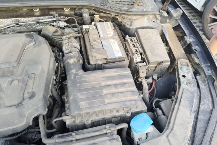 Used Volkswagen Passat 2019 330TSI Luxury Edition China VI Standard Engine Bay Left