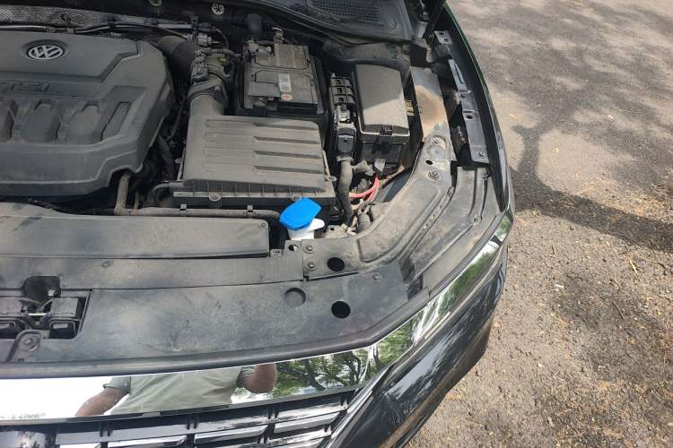 Used Volkswagen Passat 2019 330TSI Luxury Edition China VI Standard Engine Bay Left
