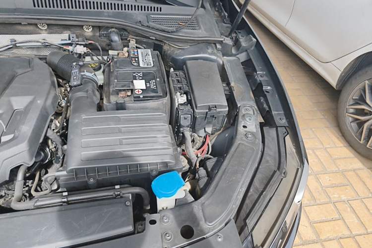 Used Volkswagen Passat 2019 330TSI Luxury Edition China VI Standard Engine Bay Left