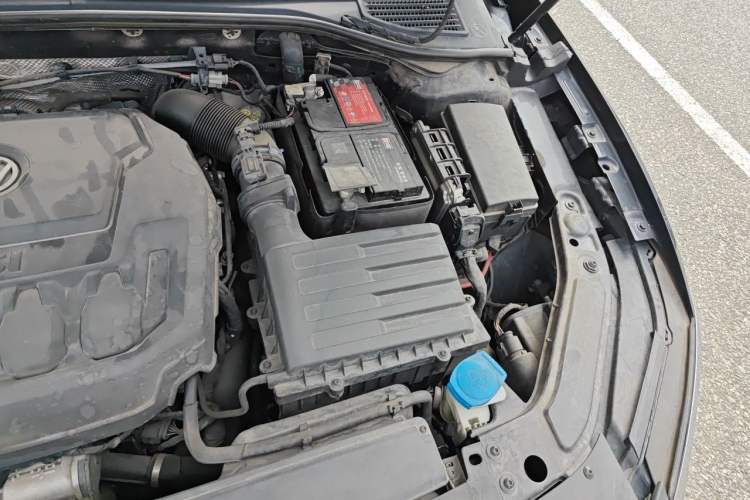Used Volkswagen Passat 2019 330TSI Luxury Edition China VI Standard Engine Bay Left