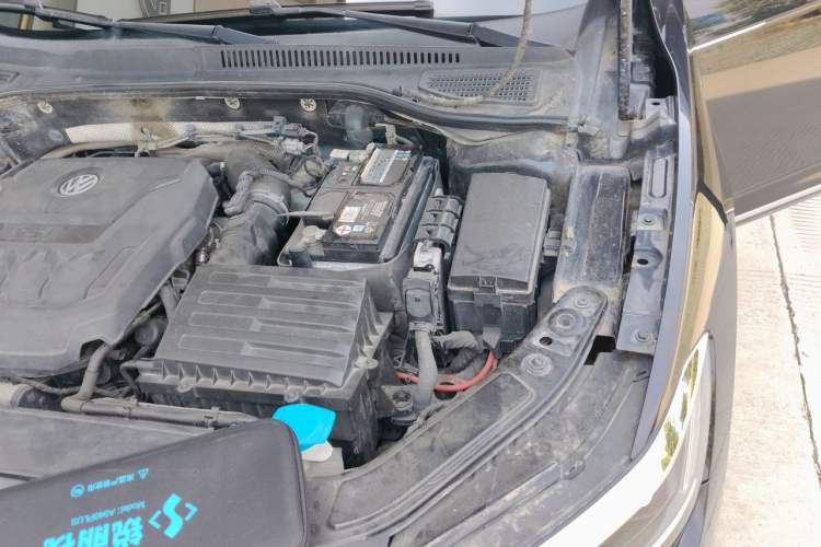 Used Volkswagen Passat 2019 330TSI Luxury Edition China VI Standard Engine Bay Left