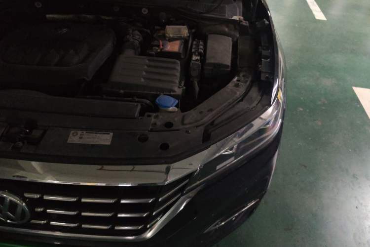 Used Volkswagen Passat 2019 330TSI Elite Edition China VI Engine Bay Left