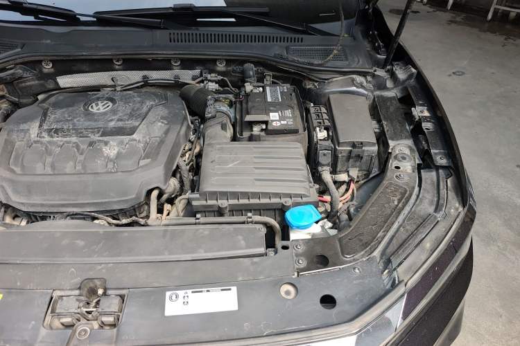 Used Volkswagen Passat 2019 330TSI Luxury Edition China VI Standard Engine Bay Left
