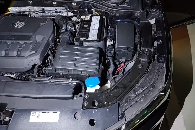 Used Volkswagen Passat 2019 330TSI Luxury Edition China VI Standard Engine Bay Left