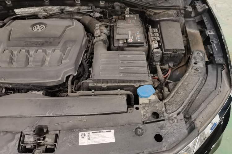 Used Volkswagen Passat 2019 330TSI Luxury Edition China VI Standard Engine Bay Left