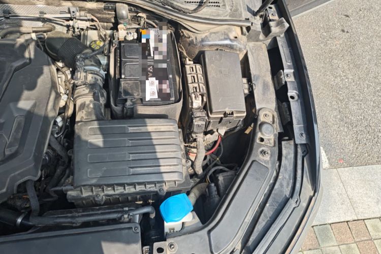 Used Volkswagen Passat 2019 330TSI Luxury Edition China VI Standard Engine Bay Left