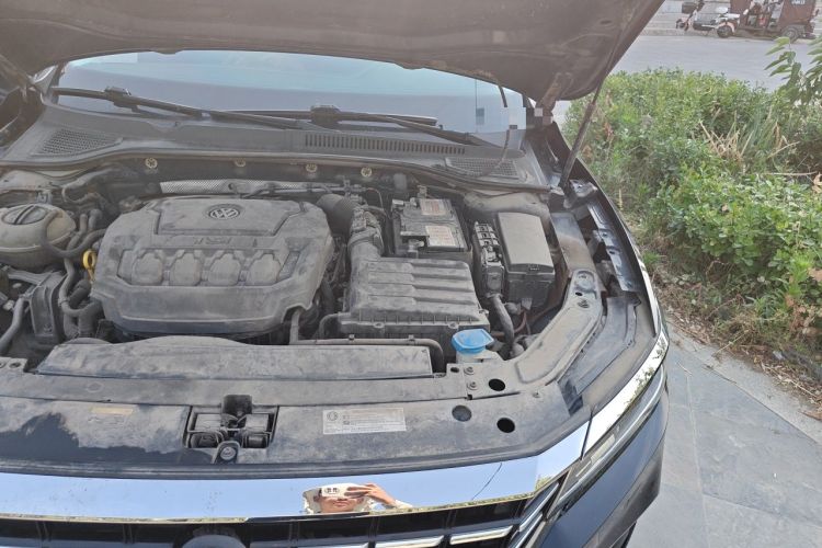 Used Volkswagen Passat 2019 330TSI Luxury Edition China VI Standard Engine Bay Left