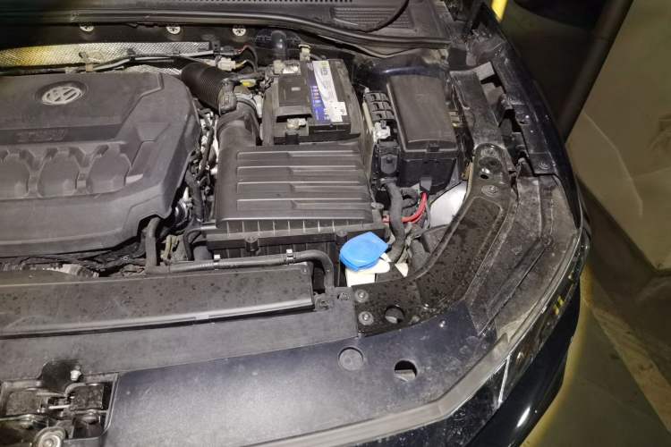 Used Volkswagen Passat 2019 330TSI Luxury Edition China VI Standard Engine Bay Left