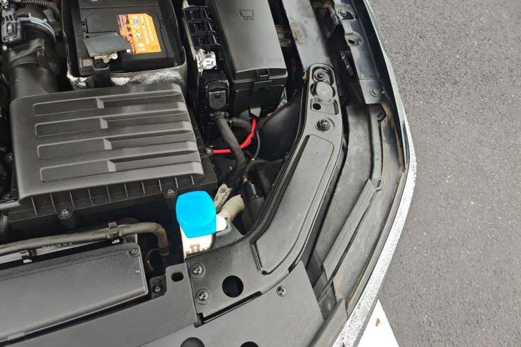 Used Volkswagen Passat 2019 330TSI Luxury Edition China VI Standard Engine Bay Left